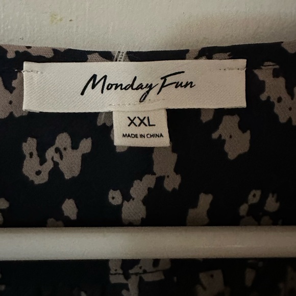 Excellent condition Navy/Tan Monday Fun top XXL! - Picture 4 of 6
